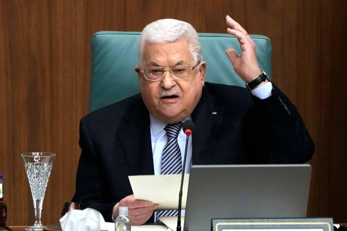 الدستور الذي نشرته السلطة الفلسطينية لن ينقذها من الأزمة الأصعب في تاريخها