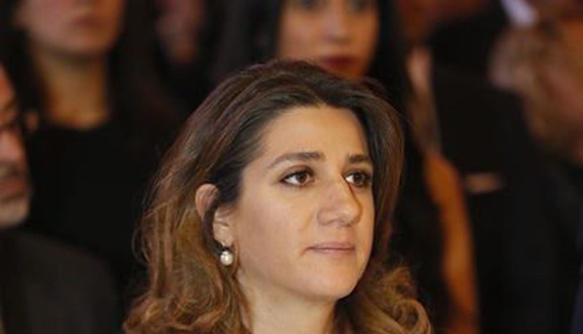 يُمنى كسرت مزراب العين