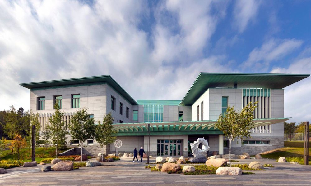 انفجار قرب السفارة الأميركية في أوسلو: بدء حرب السفارات؟