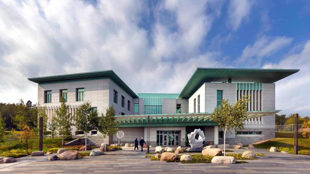 انفجار قرب السفارة الأميركية في أوسلو: بدء حرب السفارات؟