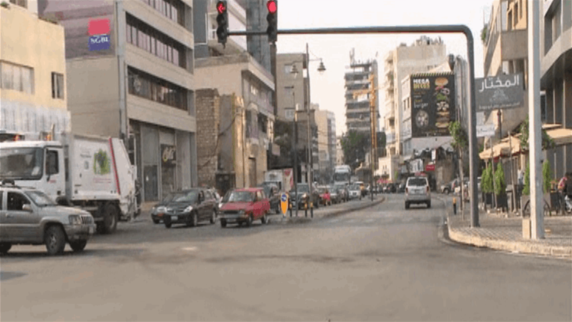 في جل الديب... سيارة تطلق النار على الشرطة!