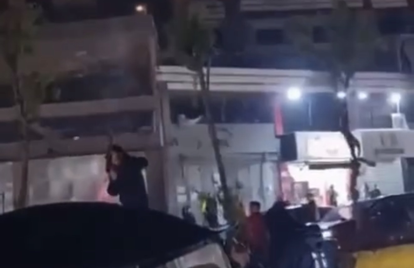 بالفيديو- اصابة مواطن برصاصة في كتفه