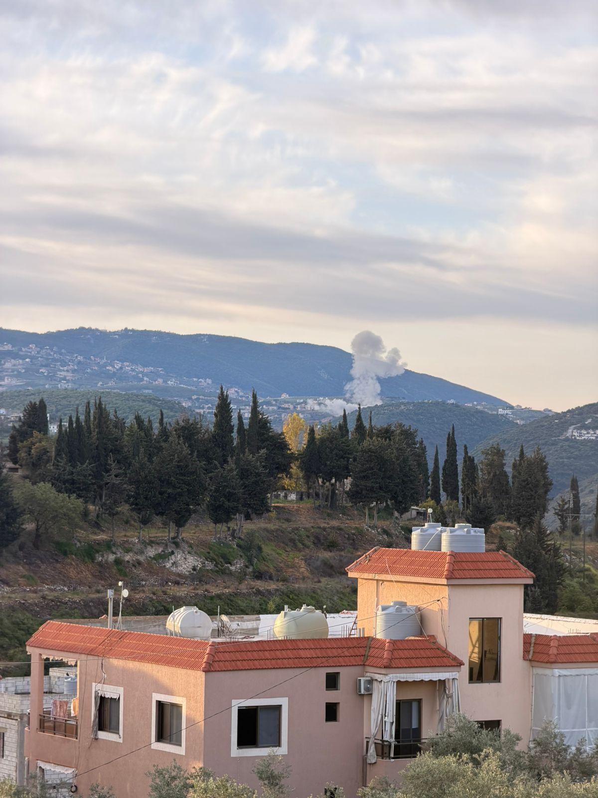 بالصورة- غارة على عين قانا