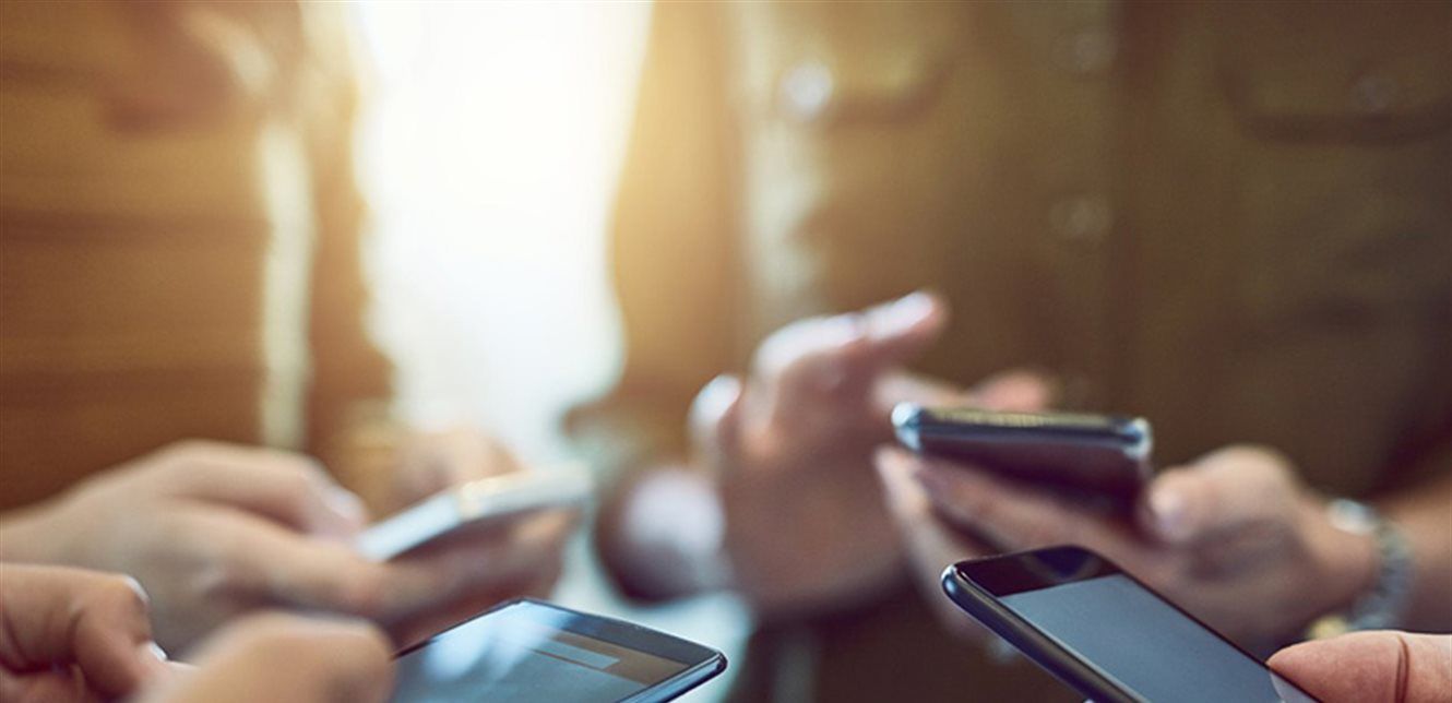 أحزاب لبنانية تُصدر تعاميم صارمة لمنع التفاعل مع غارات بيروت