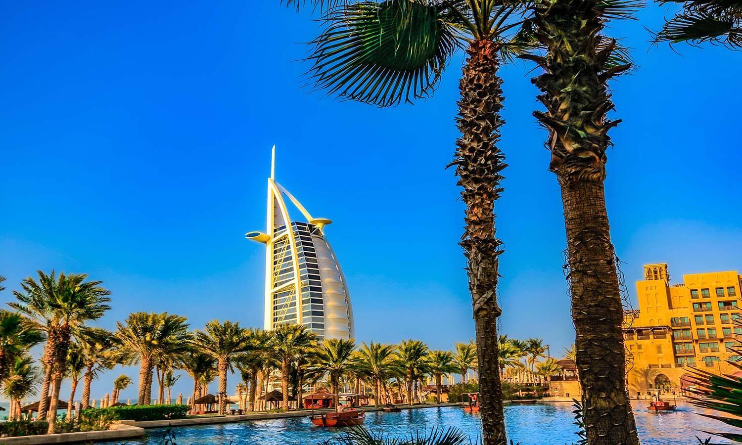 انفجارات تهز دبي
