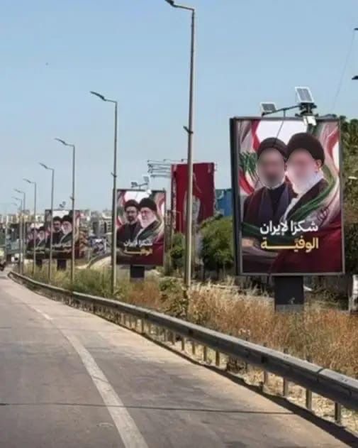 لافتات "شكراً لإيران الوفية" على طريق مطار بيروت