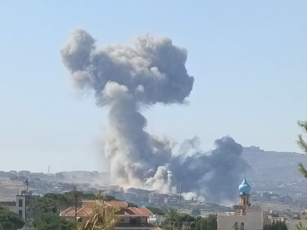 بالصور : 18 ضحية بجنوب لبنان في سلسلة غارات مكثفة