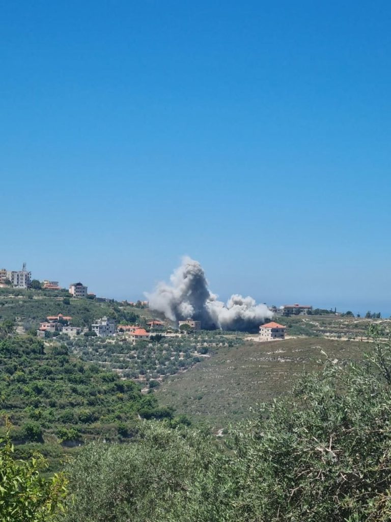 بالصور- بعد الإنذار الإسرائيلي... نزوح اهالي عنقون نحو مغدوشة وغارة تستهدف البلدة