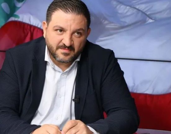 عليق يتطاول على عون ونعيم يرد: إيراني