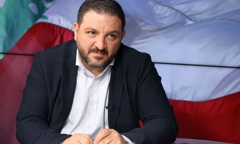 عليق يتطاول على عون ونعيم يرد: إيراني