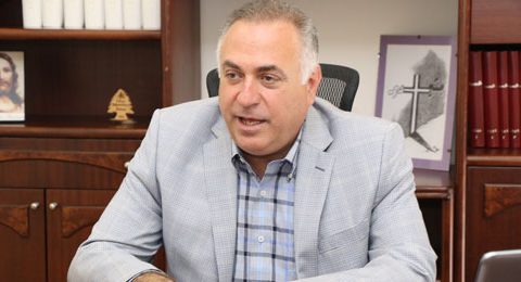 طوم حرب يدعو الحكومة اللبنانية للمطالبة بالأموال الإيرانية المجمّدة لإعادة الإعمار