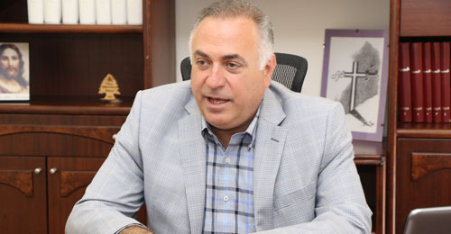 طوم حرب يدعو الحكومة اللبنانية للمطالبة بالأموال الإيرانية المجمّدة لإعادة الإعمار