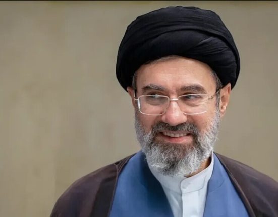 خامنئي: ترامب عاجز ووافقنا على التفاهم بضمانة بزشكيان