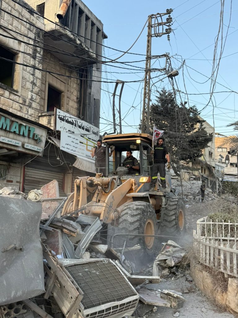 بالصور- الدفاع المدني في النبطية: انتشال 6 ضحايا وإسعاف 8 جرحى