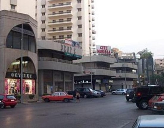 بالفيديو- في الزلقا... محاولة دهس شرطي وإطلاق نار ومطاردة