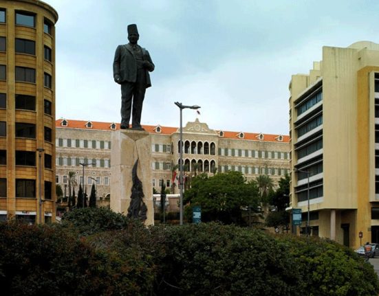 بالصور- بدء توافد الطلاب الى ساحة رياض الصلح