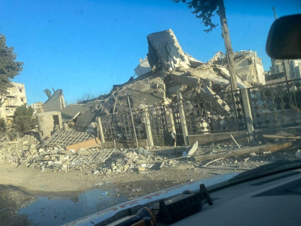 بالصورة : تدمير مصرف لبنان في النبطية