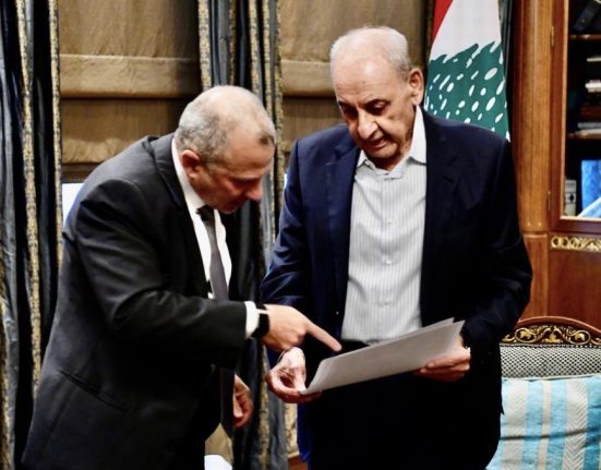 بري يشرح لباسيل بالصور كيف شطر القصف الإسرائيلي مجدل زون