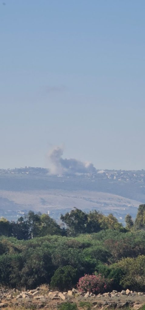 بالصورة : غارة جوية تستهدف بلدة مجدل زون