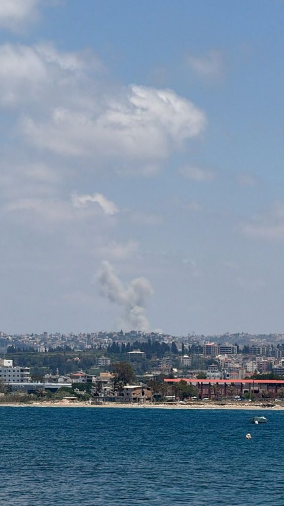 بالصورة : غارة جوية إسرائيلية تستهدف بلدة معركة جنوبي لبنان