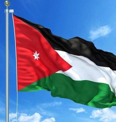 قافلة مساعدات أردنية جديدة تصل معبر المصنع..