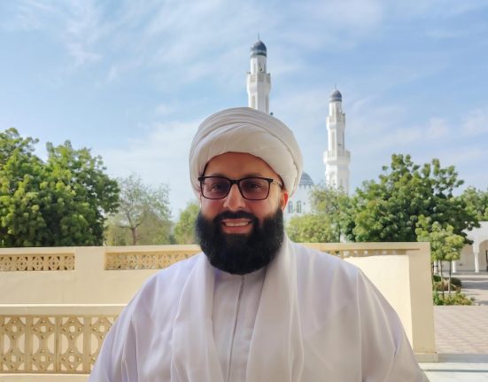 الشيخ محمد علي الفوعاني يلقي كلمة خلال مؤتمر باريس التأسيسي حول شراكة الطائفة الشيعية في الدولة اللبنانية وسيادة المؤسسات.