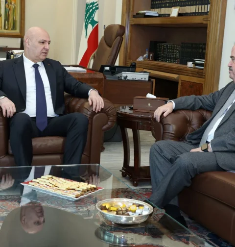 الرئيس جوزاف عون يبحث مع وزير المال الأوضاع المالية