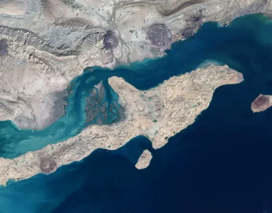 دوي انفجار قرب جزيرة قشم والأسباب لم تتضح بعد