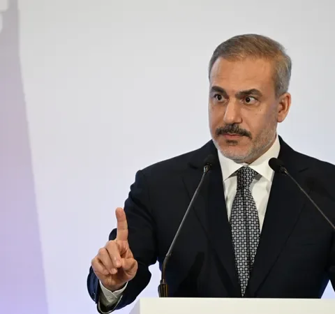 فيدان يدعو إيران وأميركا لوقف الهجمات واستكمال المفاوضات