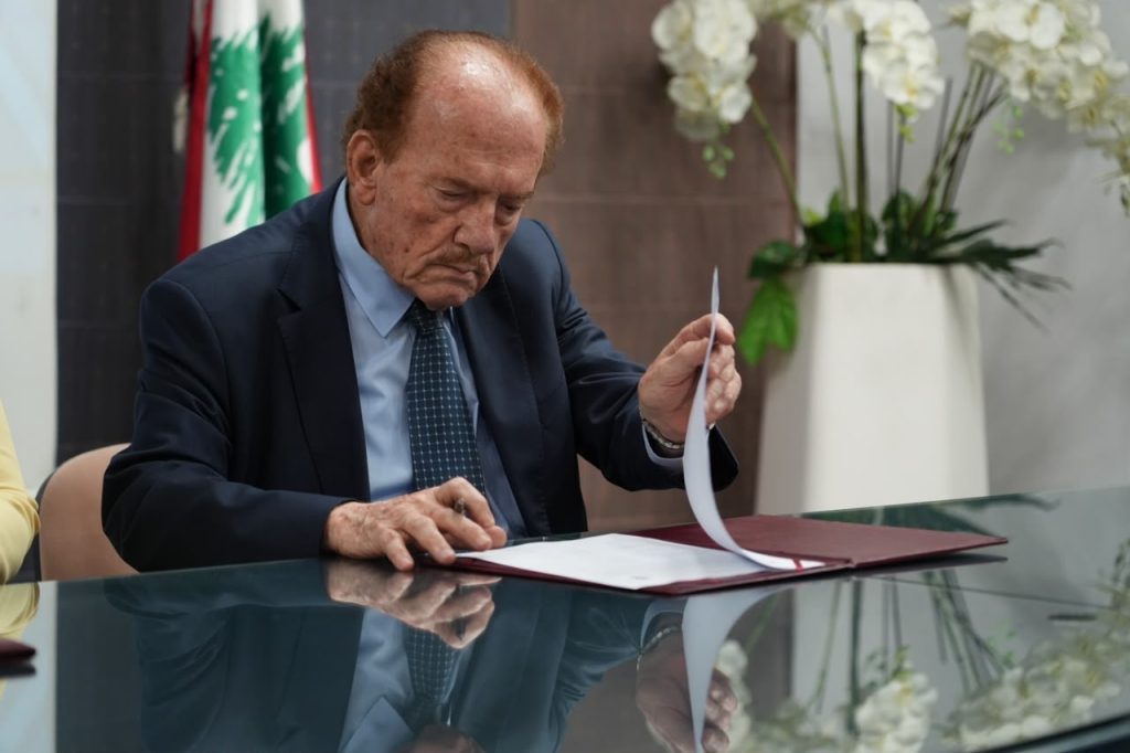 برعاية بيراقداريان: منح جامعية للاعبي التعاضد من AUST