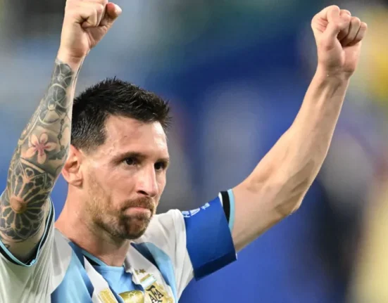 إصابة قوية لميسي في الرأس قبل مواجهة مصر بكأس العالم