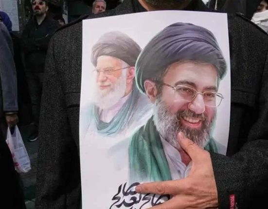 إيران بعد خامنئي: مجتبى في السلطة وقيادة جماعية تدير المشهد