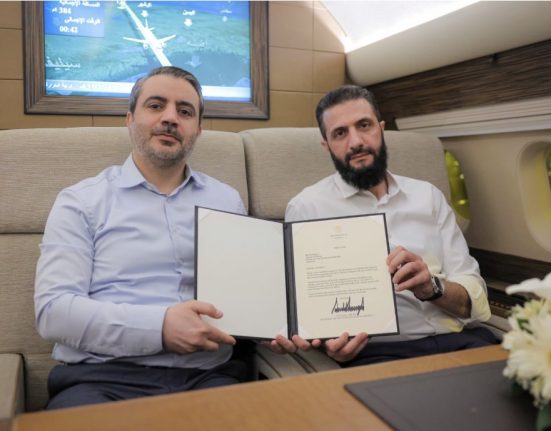 ترامب يُبلغ الشرع ببدء إجراءات إلغاء تصنيف سوريا دولة راعية للإرهاب