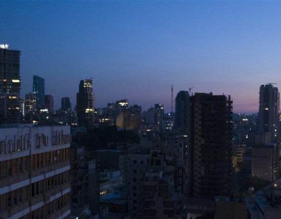 أزمة الكهرباء: تراجع التغذية وزيادة الاعتماد على المولدات