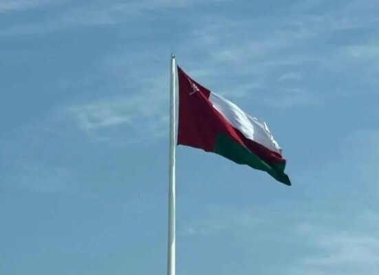 عُمان تستدعي السفير الإيراني احتجاجاً على هجمات مسيّرة
