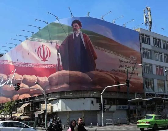 أين المرشد الجديد؟ لغز غياب مجتبى خامنئي يربك إيران