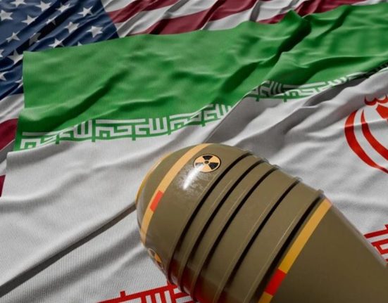 تقرير أميركي: هل تغير إيران عقيدتها النووية وتغلق المضائق؟