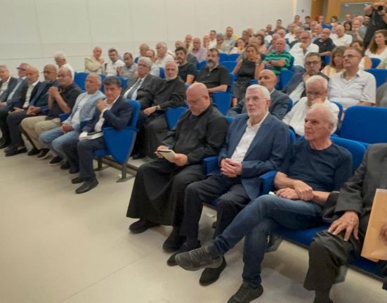 ندوة في جامعة الروح القدس عن كتاب "عمشيت في التاريخ"