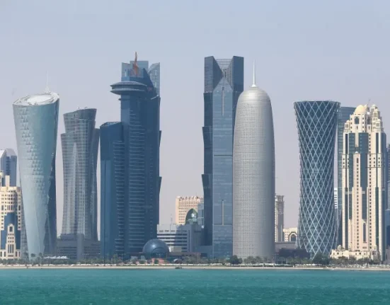 مسؤولون قطريون يشاركون في المحادثات بين إيران وسلطنة عمان في مسقط